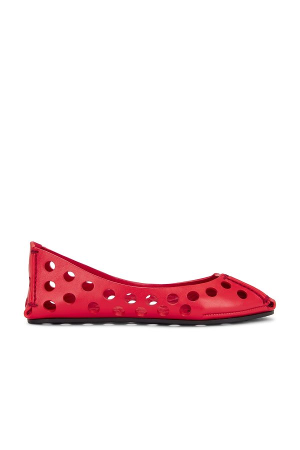 ALAÏA Ballet Flat in Laque - Red. Size 36 (also in 37, 38, 39, 41).