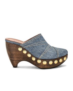 ALAÏA Le Sabot Clogs in Blue Jeans - Blue. Size 37 (also in ).