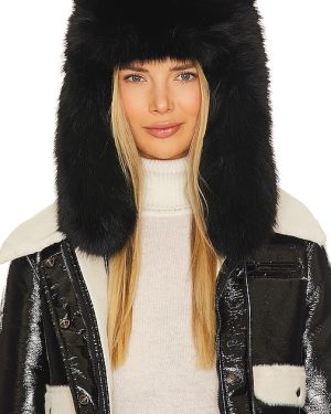 Adrienne Landau The Lauren Trapper Hat in Black.