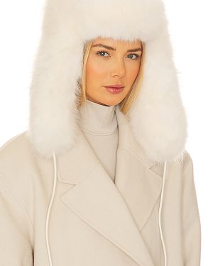 Adrienne Landau The Lauren Trapper Hat in White.
