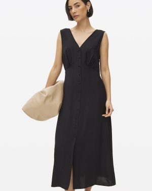 Black Sleeveless Tea Dress