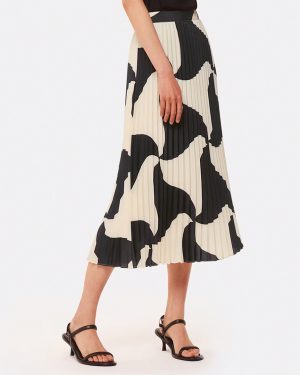 Black Triangle Swirl Pleated Skirt