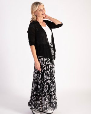 Black/White Contrast Geometric Pleated Skirt - Elegant and Timeless Style