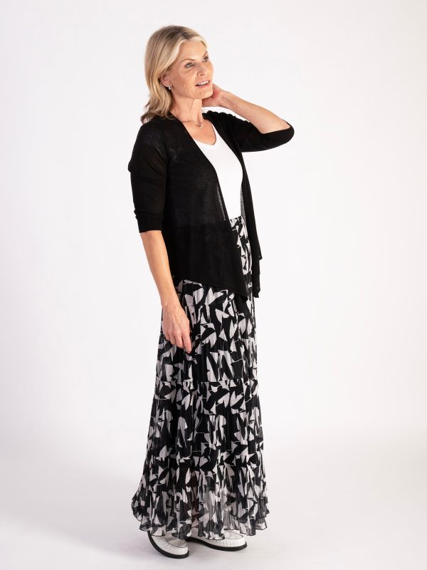 Black/White Contrast Geometric Pleated Skirt - Elegant and Timeless Style