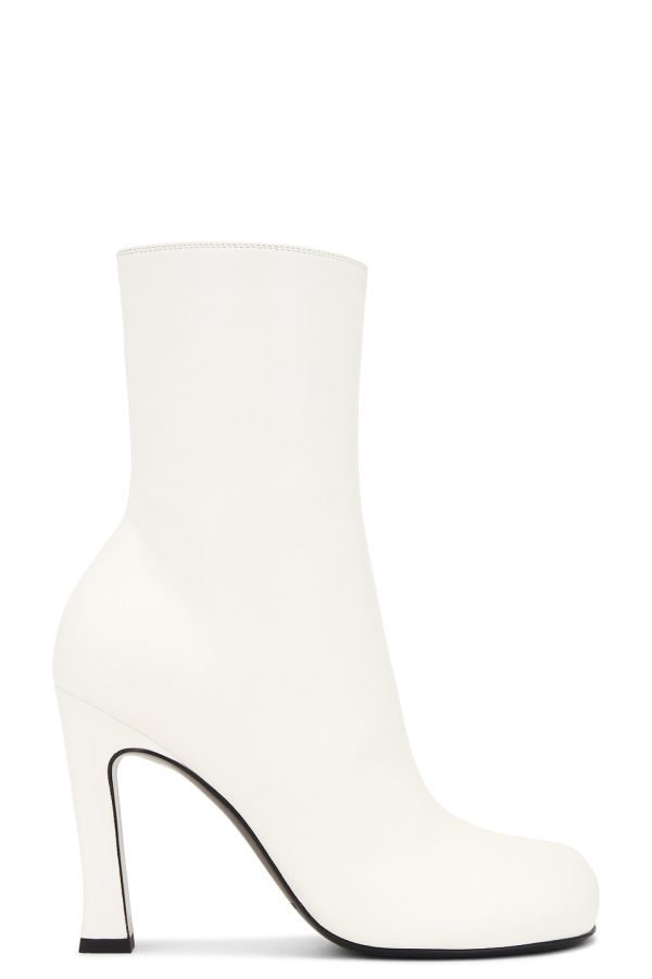 Bottega Veneta Ankle Boot in White - White. Size 36 (also in 36.5, 38.5, 39.5, 40, 41).