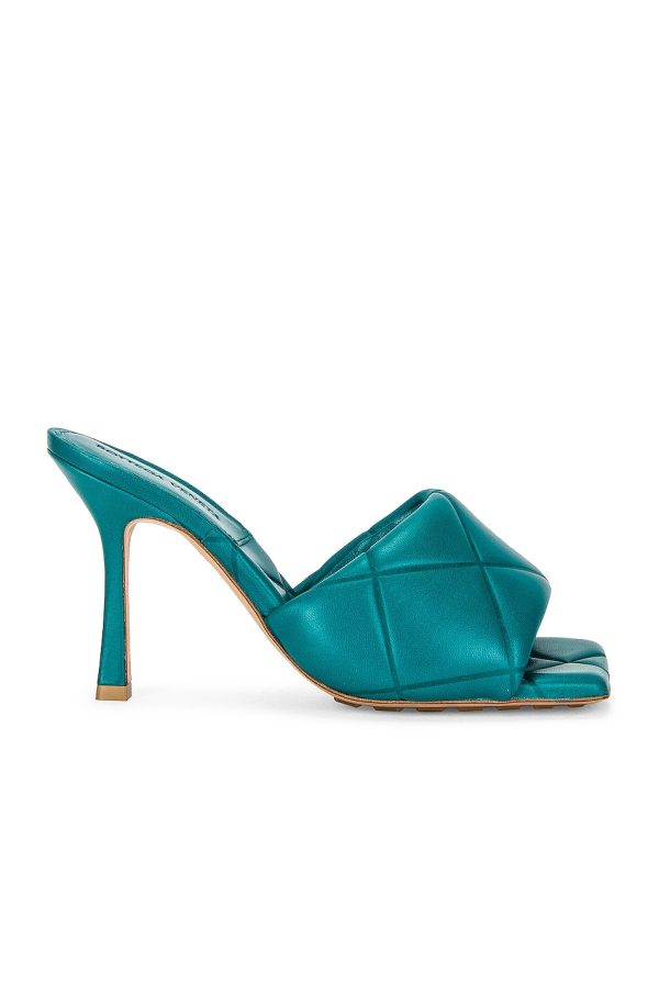 Bottega Veneta BV Rubber Lido Sandals in Duck Green - Green. Size 36 (also in ).