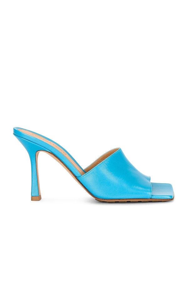 Bottega Veneta Leather Mules in Sky Blue - Blue. Size 36.5 (also in 36, 37).