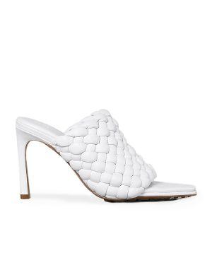 Bottega Veneta Padded Leather Sandals in Optic White - White. Size 39.5 (also in 35, 36, 36.5, 37, 37.5, 38, 38.5, 40).