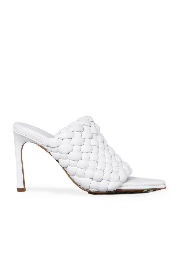 Bottega Veneta Padded Leather Sandals in Optic White - White. Size 39.5 (also in 35, 36, 36.5, 37, 37.5, 38, 38.5, 40).