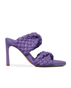 Bottega Veneta Padded Woven Leather Sandals in Purple - Purple. Size 36 (also in 35, 35.5, 36.5, 37, 37.5, 38, 38.5, 39).