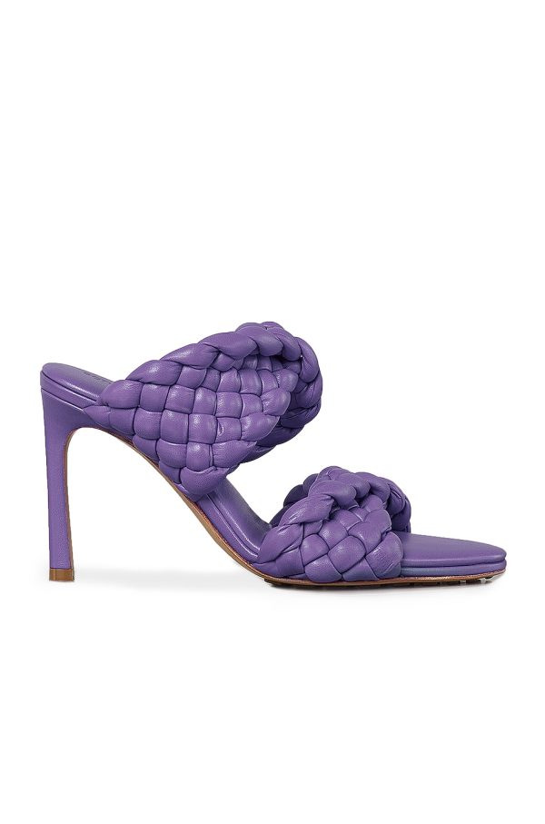 Bottega Veneta Padded Woven Leather Sandals in Purple - Purple. Size 36 (also in 35, 35.5, 36.5, 37, 37.5, 38, 38.5, 39).