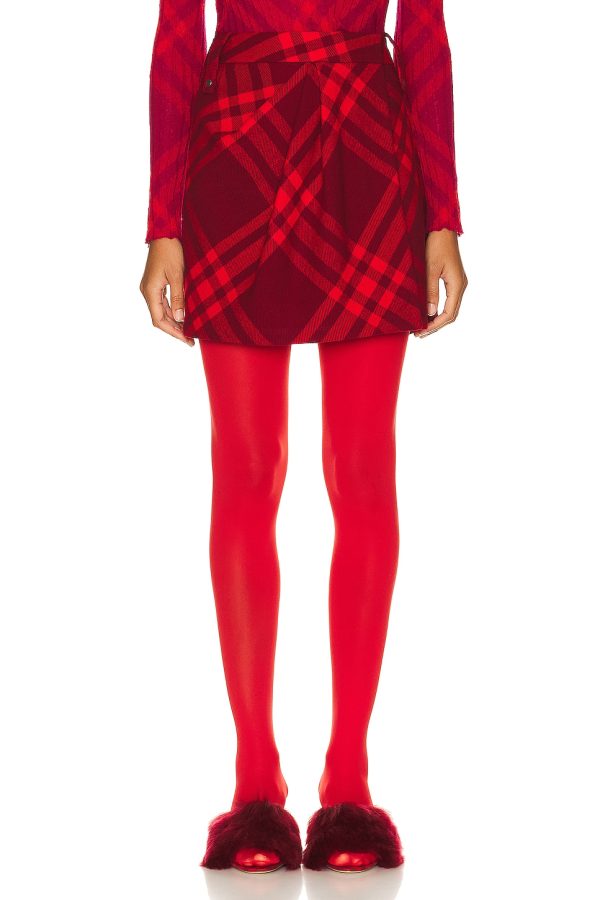 Burberry Check Mini Skirt in Ripple IP Check - Red. Size 0 (also in 2).