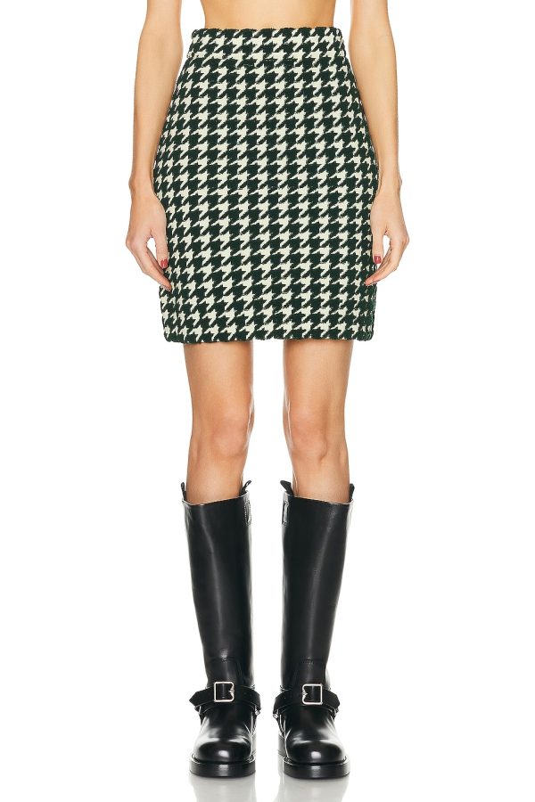 Burberry Mini Skirt in Ivy Pattern - Green. Size L (also in M).