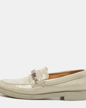 Chanel Grey Patent Leather Interlocking CC Logo Slip On Loafers Size 38.5