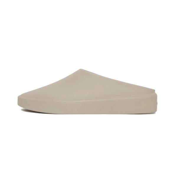 Fear of God Essentials The California mules in almond