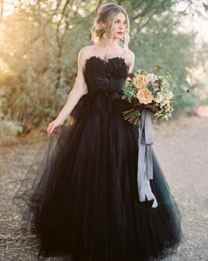 Gothic Wedding Dresses Lace A-Line Strapless Sleeveless Tulle Lace Floor-Length Bridal Dress