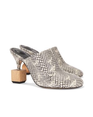 JACQUEMUS Les Mules Bisou in Beige - Beige. Size 36 (also in 39, 40, 41).