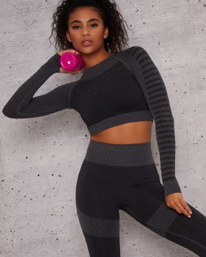 Long Sleeved Cropped Sports Top in Black - S