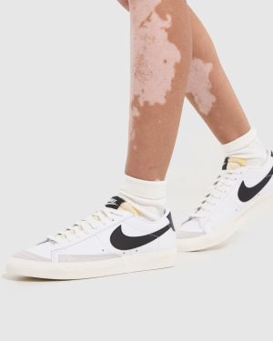 Nike Blazer Low Trainers in White & Black