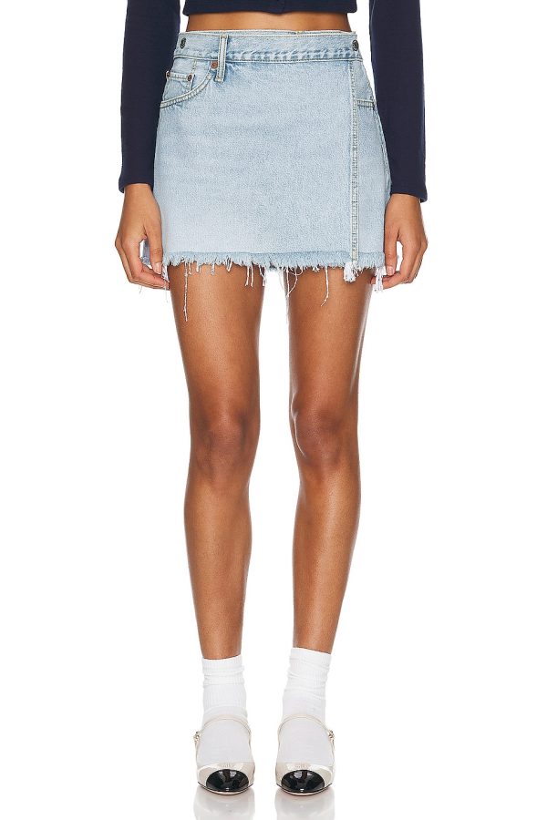 RE/DONE X Pam Anderson Mid Rise Wrap Skirt in Maliblue - Denim-Light. Size 30 (also in ).
