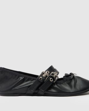 SIMMI Octavio Buckle Ballet Flats in Black