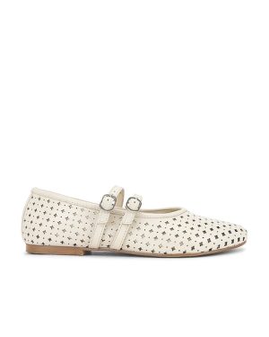 Seychelles Royal Ballet Flat in Ivory. Size 6, 6.5, 7, 7.5, 8, 8.5, 9, 9.5.