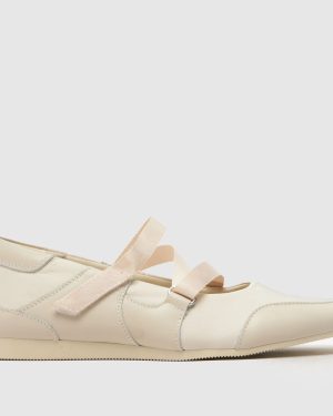 Vagabond Shoemakers Shoemakers Hillary Sporty Ballet Flats in Beige