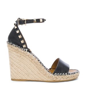 Valentino Garavani Leather Rockstud Espadrilles in Black - Black. Size 36 (also in 37, 38, 40, 41).