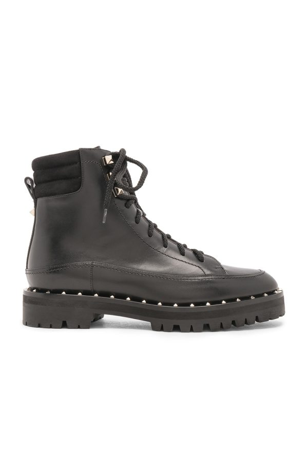 Valentino Garavani Rockstud Hiking Boots in Black - Black. Size 35 (also in ).