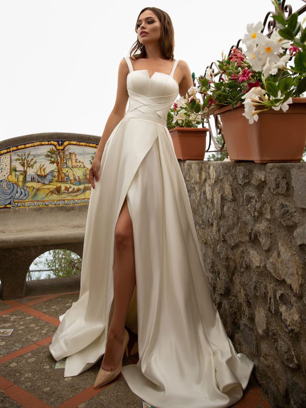 Vintage Wedding Dress V-Neck Sleeveless Satin Fabric With Train Split Front Traditional Dresses For Bride Free Customization