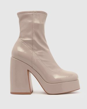 schuh Brogan Patent Platform Boots in Stone