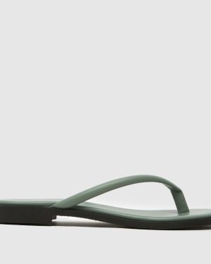 schuh Tulia Toe Post Sandals in Green