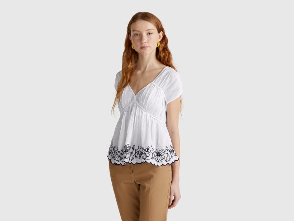 Benetton, Short Sleeve Blouse With Floral Embroidery, size XS, White, Women