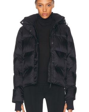 Beyond Yoga Big Cozy Hooded Puffer Jacket in Black - Black. Size XS (also in ).