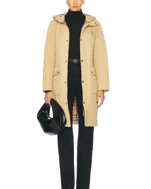 Burberry Long Quilted Jacket in Flax & Sand Ip Check - Beige. Size M (also in S).