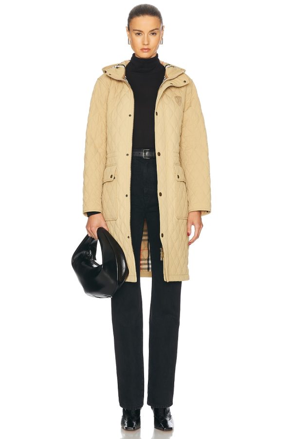 Burberry Long Quilted Jacket in Flax & Sand Ip Check - Beige. Size M (also in S).