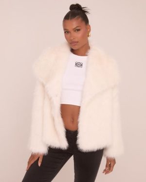 Oversized Collar Faux Fur Coat In Cream, Women's Size UK Medium/Large M/L