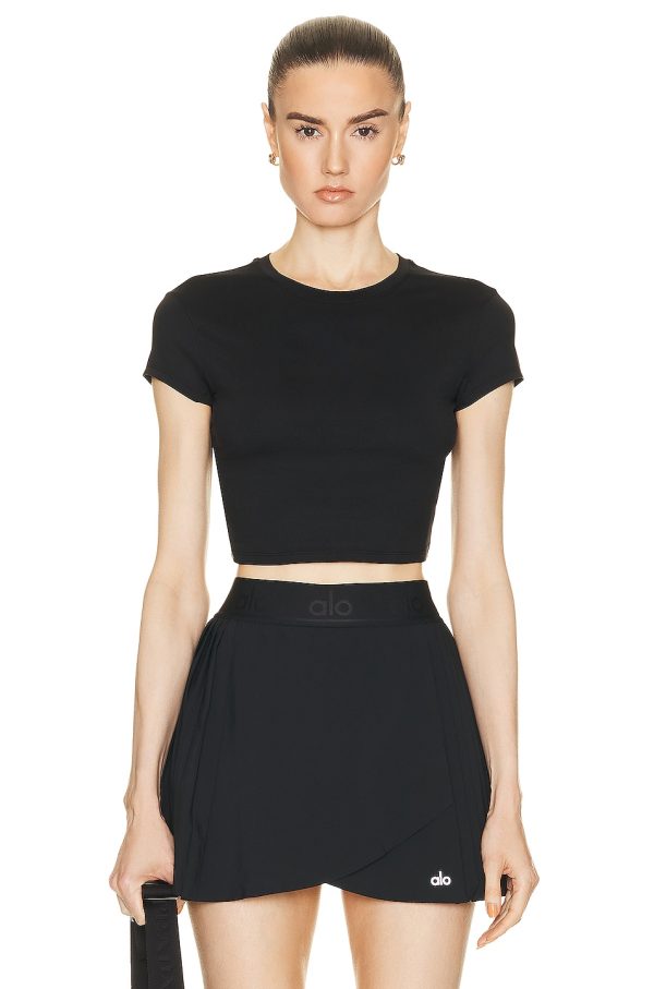 alo Soft Crop Finesse Short Sleeve Top in Black - Black. Size S (also in ).