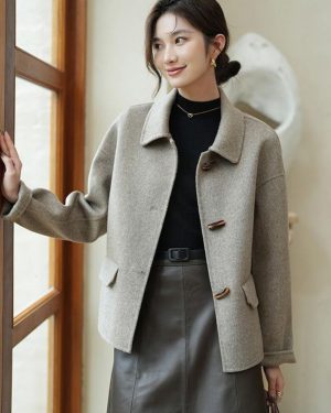(as the picture, L) Fashionable Women's Winter Coat with Horn Button and Short Style Wool Coat