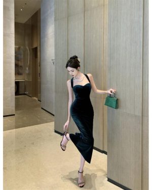 (dark green, Medium) "French Retro Velvet Halter Neck Slim Fit Long Dress - Women's Autumn New Collection"
