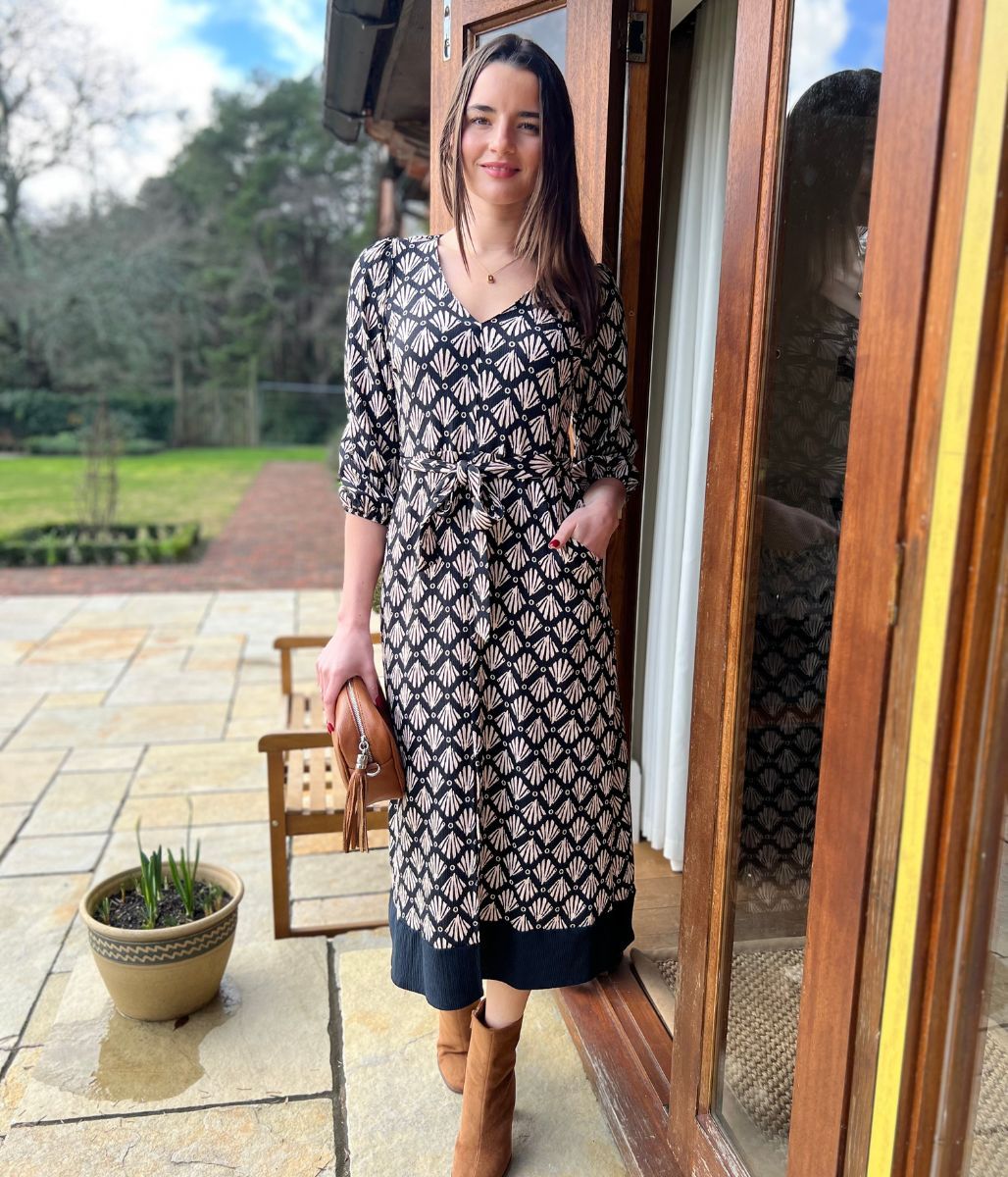 Printed Midi V-Neck Dresses in Lightweight Fabrics
