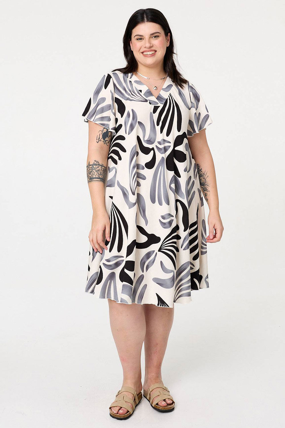 Izabel London Curve - Angel Sleeve Relaxed Midi Dress