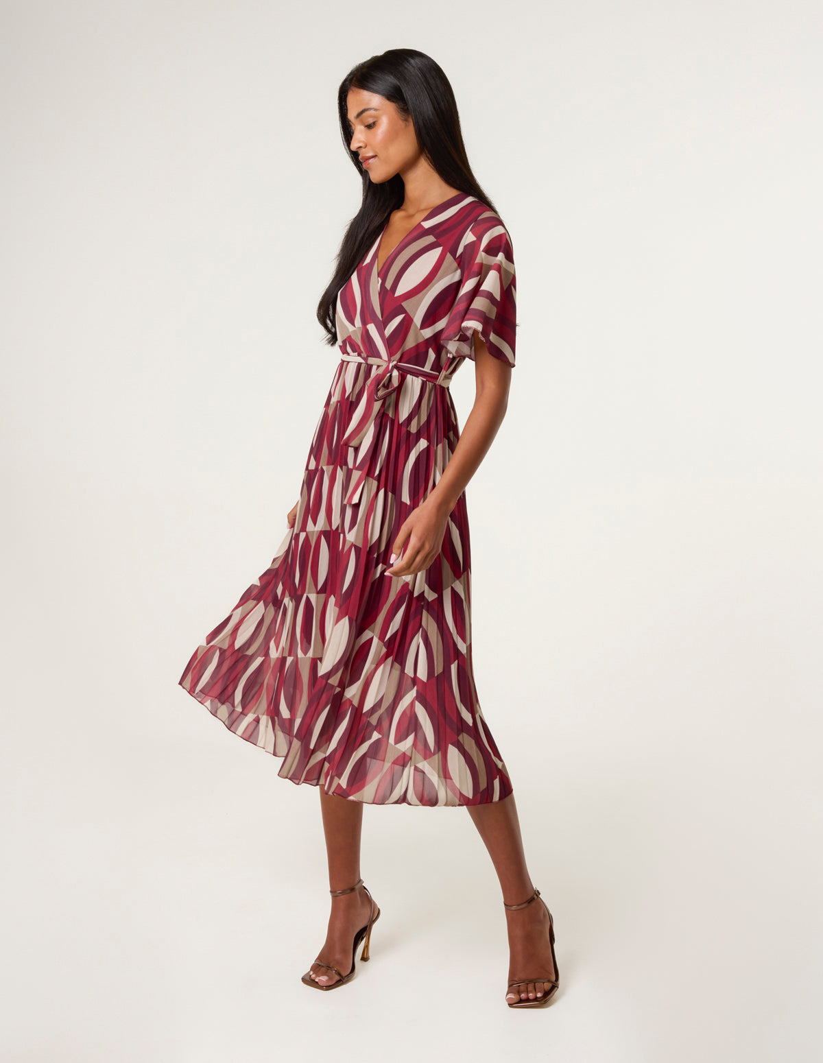 Geometric Crossover Pleated Dress With Belt - L WINE