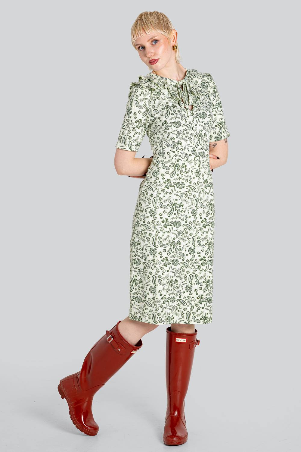 Enorsia Short Sleeve Ruffle Knee - Length Dress In Green
