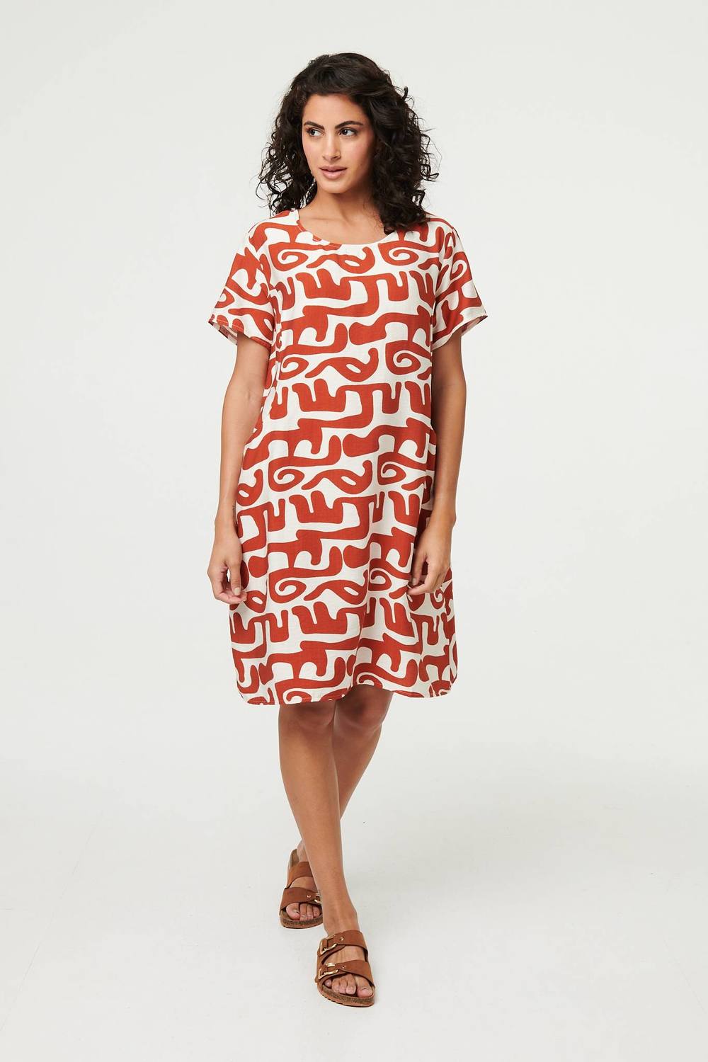 Izabel London Abstract Sleeve Knee Length Dress In Red