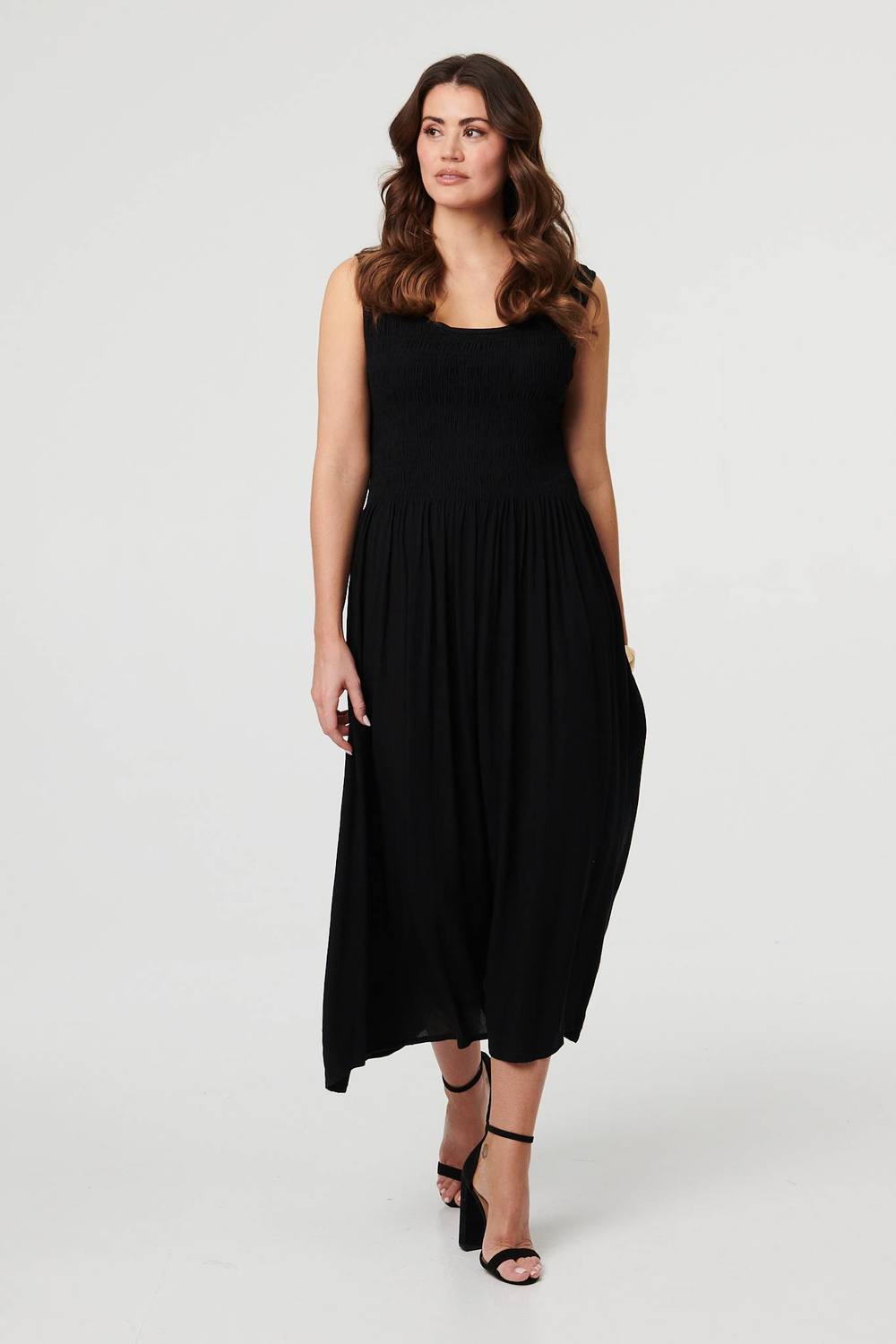 Izabel London Sleeveless Scoop Neck Shirred Midi Dress In Black
