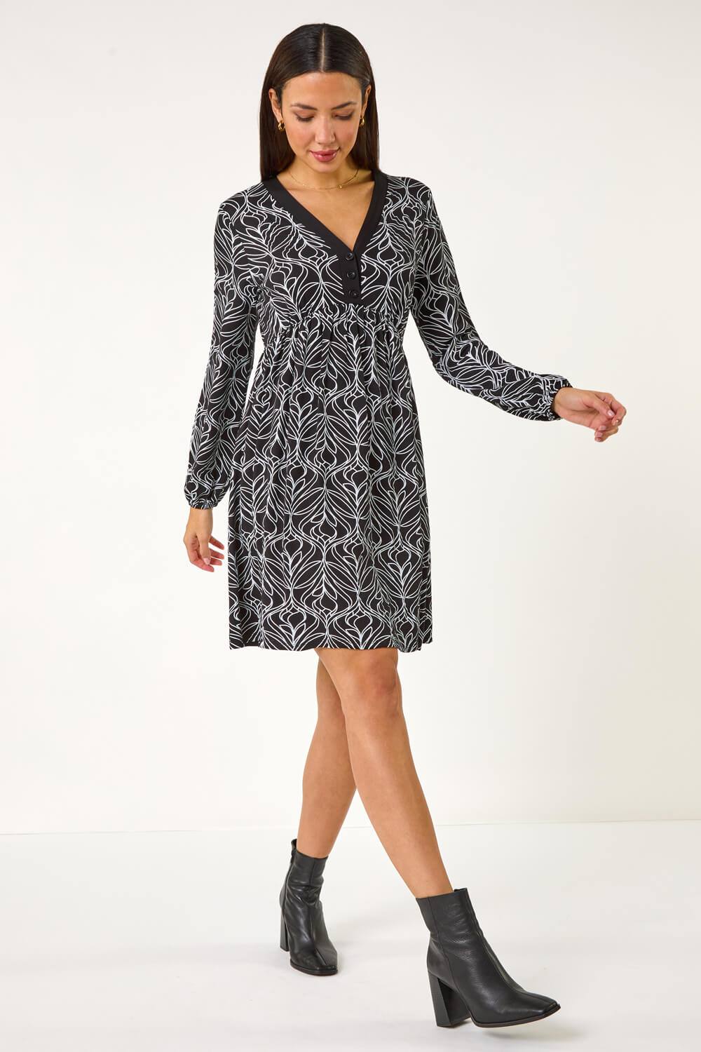 Roman Geometric Print Buttoned Stretch Dress In Black