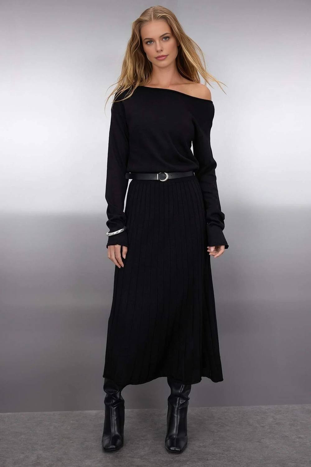 Wovcor Off-Shoulder Ribbed Knit Belted Maxi Dress In Black