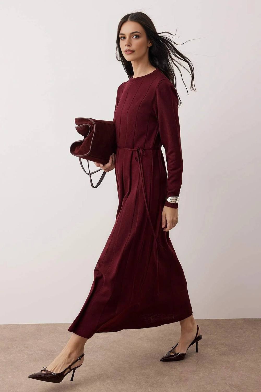 Wovcor Belted Pleated Long Sleeve Knit Midi Dress In Burgundy