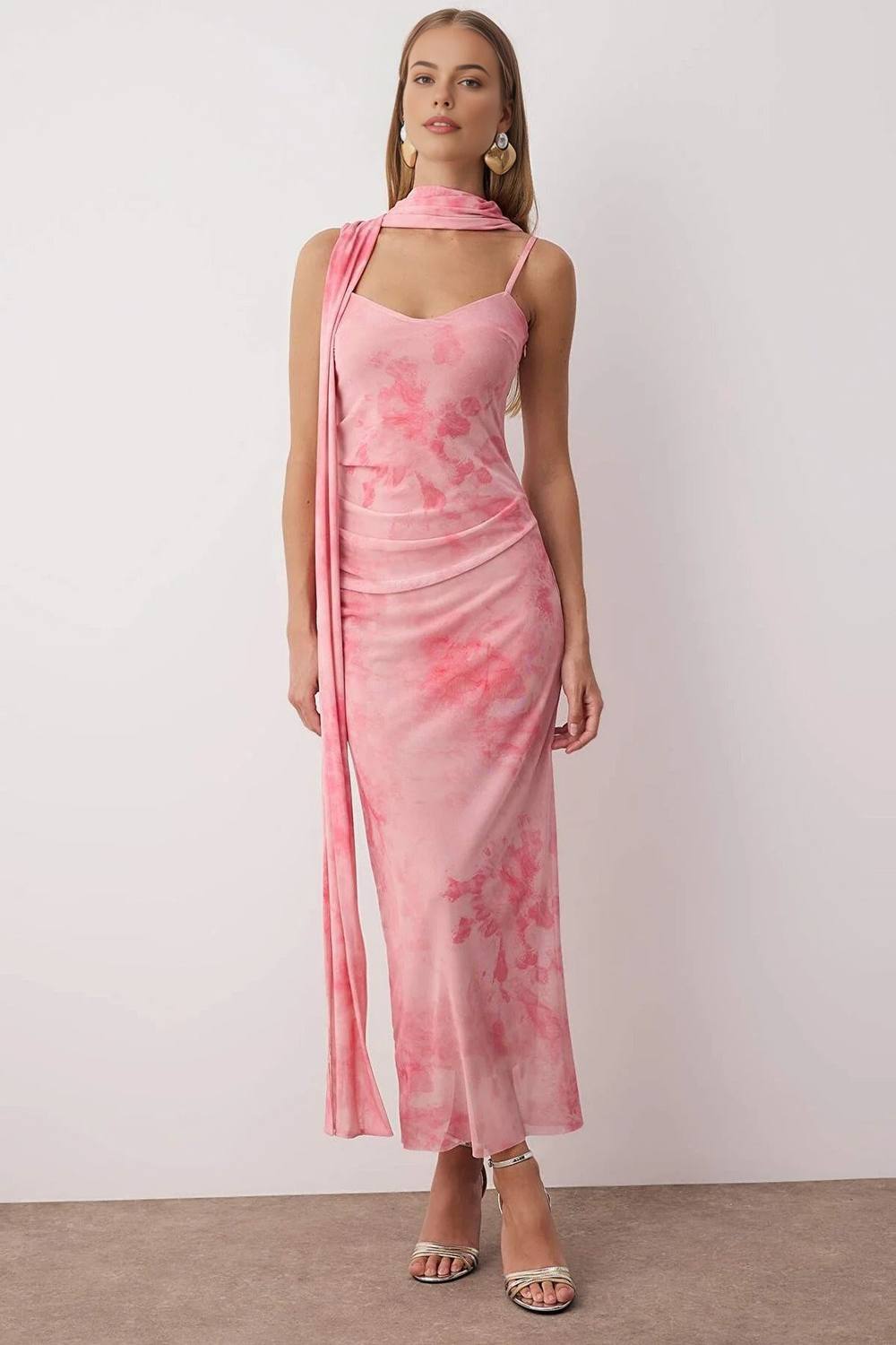 Wovcor Tie Dye Sweetheart Neck Strappy Midi Dress With Scarf In Pink